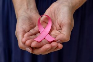 Entenda como o câncer de mama pode afetar a visão